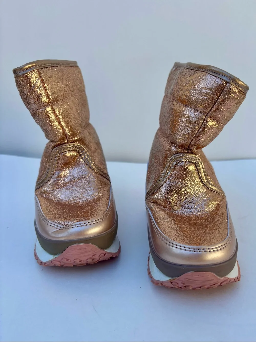 Rubber Duck girls size 10 cracked metallic boots in a rose gold color